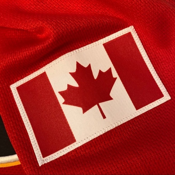 CALGARY FLAMES Jersey Reebok Medium NWT New with tags - Picture 12 of 16